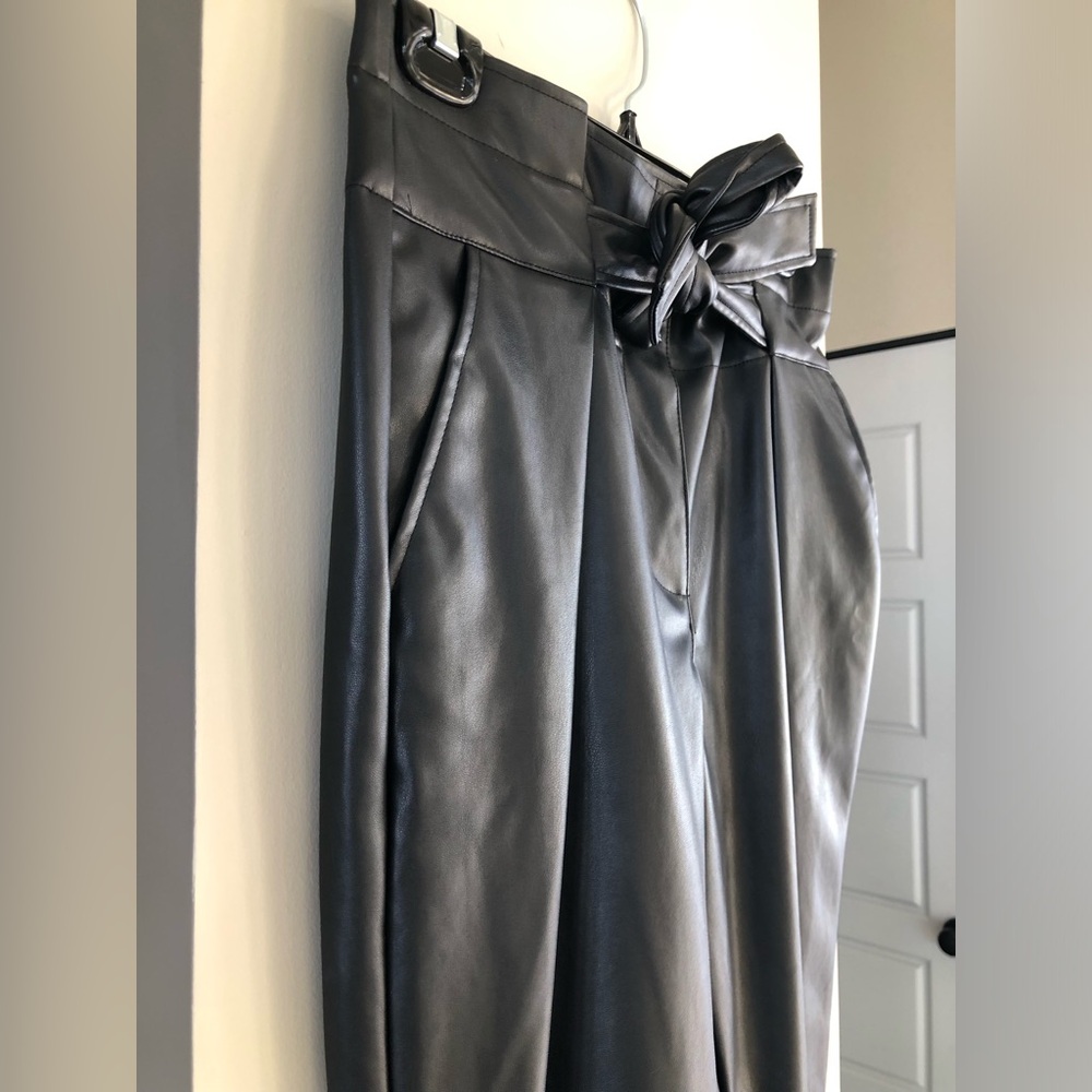 Vegan leather paperbag pants - Picture 3 of 5